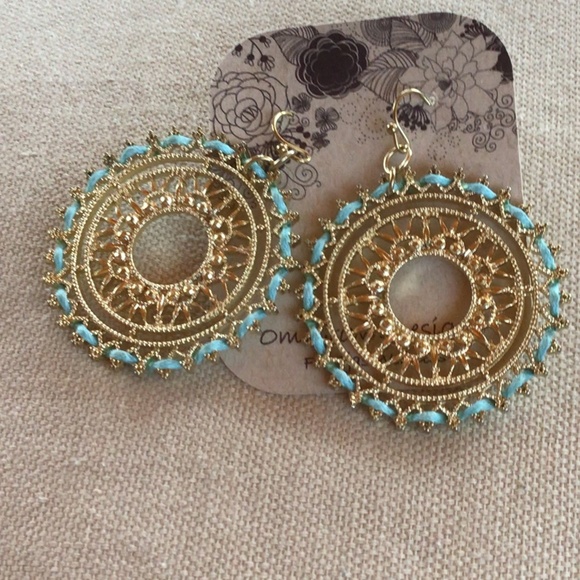 Om Designs Circle in A Circle Starburst Goldtone Turquoise Threaded Earrings - Picture 2 of 4
